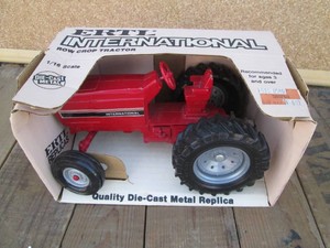 Ertl die cast replica 116 scale International row crop tractor