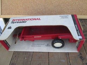 Ertl die cast replica 116 scale International spreader