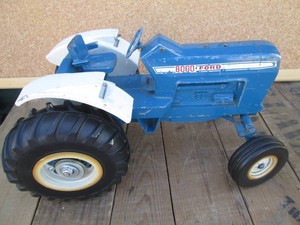 Die cast replica Ford 8000 tactor