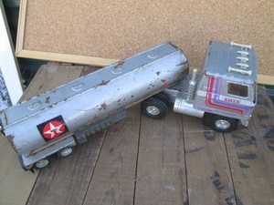 Vintage Ertl die cast replica Semi truck and fuel hauler