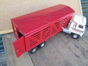 Ertl die cast replica Semi and live animal hauler