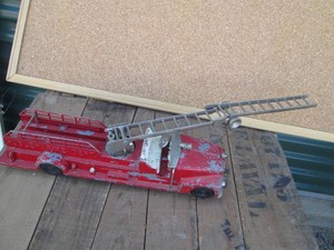 Vintage Hubley Kiddie die cast replica fire truck with extending ladder