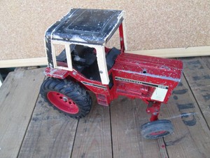 Ertl die cast replica international 1086 tractor