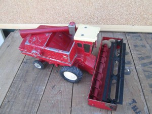 Ertl die cast replica International axial flow combine tractor