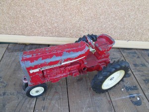 Ertl die cast replica international tractor