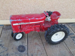 Ertl die cast replica international tractor