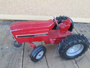 Ertl die cast replica international tractor