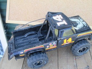Vintage metal Tonka lifted roll cage pick up truck