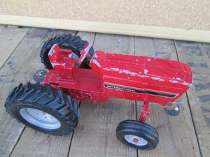 Ertl die cast replica international tractor