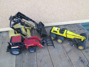 Vintage die cast New Holland Skid loader, Tonka grader and Ertl international tractor bundle