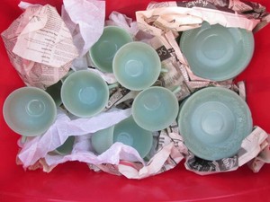 Bulk lot of Vintage fire king jadeite milk glass cups and plates