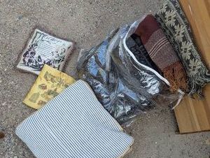 Blankets, accent pillows and throws