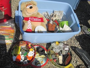 Vintage tins of assorted keychains, padlocks and collectibles