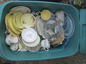 Covered tote containing vintage fine China and assorted glassware