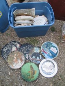 Vintage display plates and tin serving trays with various landmarks and Brands