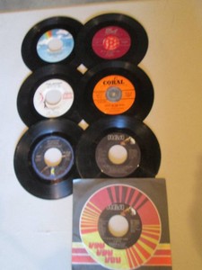 Assorted 45s starting with O P R Olivia Newton John, Robert Palmer Ronnie Millsap, more
