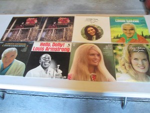 Collection of records with artist name starting L Loretta Lynn, Lorne Greene, Louis Armstrong, Lynn Anderson