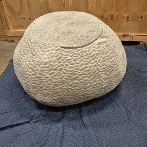 Le Pouf beanbag