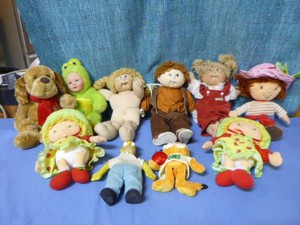 Lot of Dolls and Plush Toys