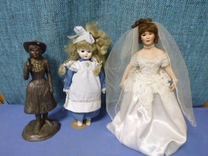 Figurine and Dolls