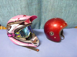 2 Helmets