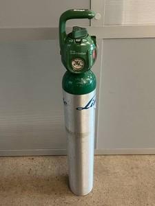 Praxair Grab n Go Opti PRX-9615 Portable Medical Oxygen Cylinder WVIPR Integrated Regulator, Flow Control &amp Glow-In-The-Dark Pressure Gauge, MR Conditional Up To 3.0T, Carry Handle &amp 50 PSI Auxiliary Connection Works Great