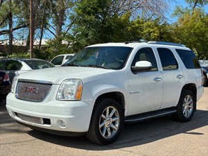 2007 GMC YUKON DENALI All Wheel Drive (NO RESERVE)