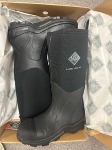 New  MENs MUCK STEEL TOE BOOTS - 10M