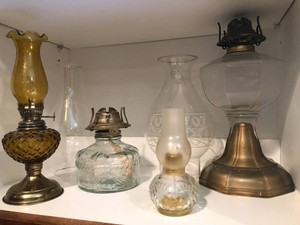 Kerosene lamps and chimneys