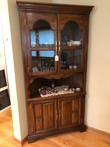 Corner China hutch, approx. 72Hx36W