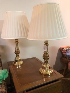 (2) Matching table lamps