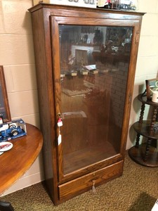Gun cabinet with keys, approx. 60Hx30W 6 gun storage and drawer