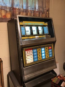 William Electronic Seeburg slot machine, with keys, lights on base BRING OWN HELP