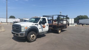 2016 Ford F-550 Class 5 commercial chassis-cab truck wflatbed