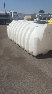 Horizontal poly septic tank