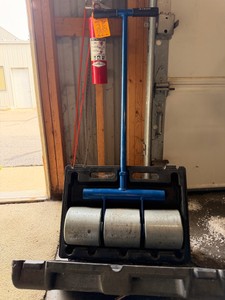 Crain Heavy-Duty 3-Roller Vinyl Flooring Roller with Carrying Case