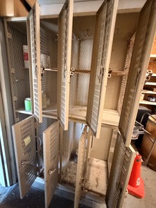 Industrial 8-Door Metal Employee Locker Unit  Double-Tier Ventilated Storage Lockers