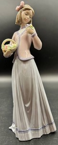Vintage Lladro 07644 Aroma Primaveral Innocence in Bloom Porcelain Figure with Original Box