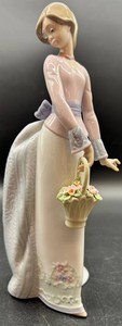 Vintage Lladro 07622 Flores De Mi Jardin Basket of Love Figurine with Original Box