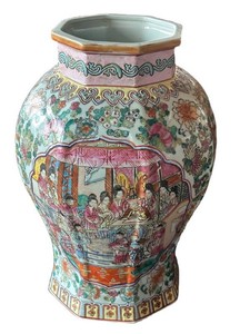 BP - Vintage 20th C. Chinese Famille Rose Medallion Porcelain Vase - Qianlong Mark