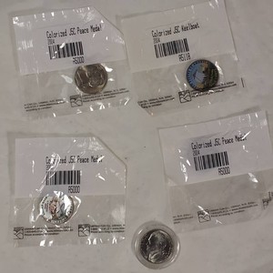 2004 Westward Journey Jefferson Nickel Lot  2 Colorized Peace Medal, 2 Colorized Keelboat & 2004-P  5 Coins
