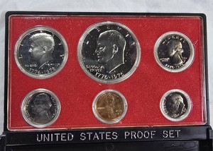 1975 U.S. Mint Proof Set  6 Coins with 1776-1976 Bicentennial Dollar, Half & Quarter