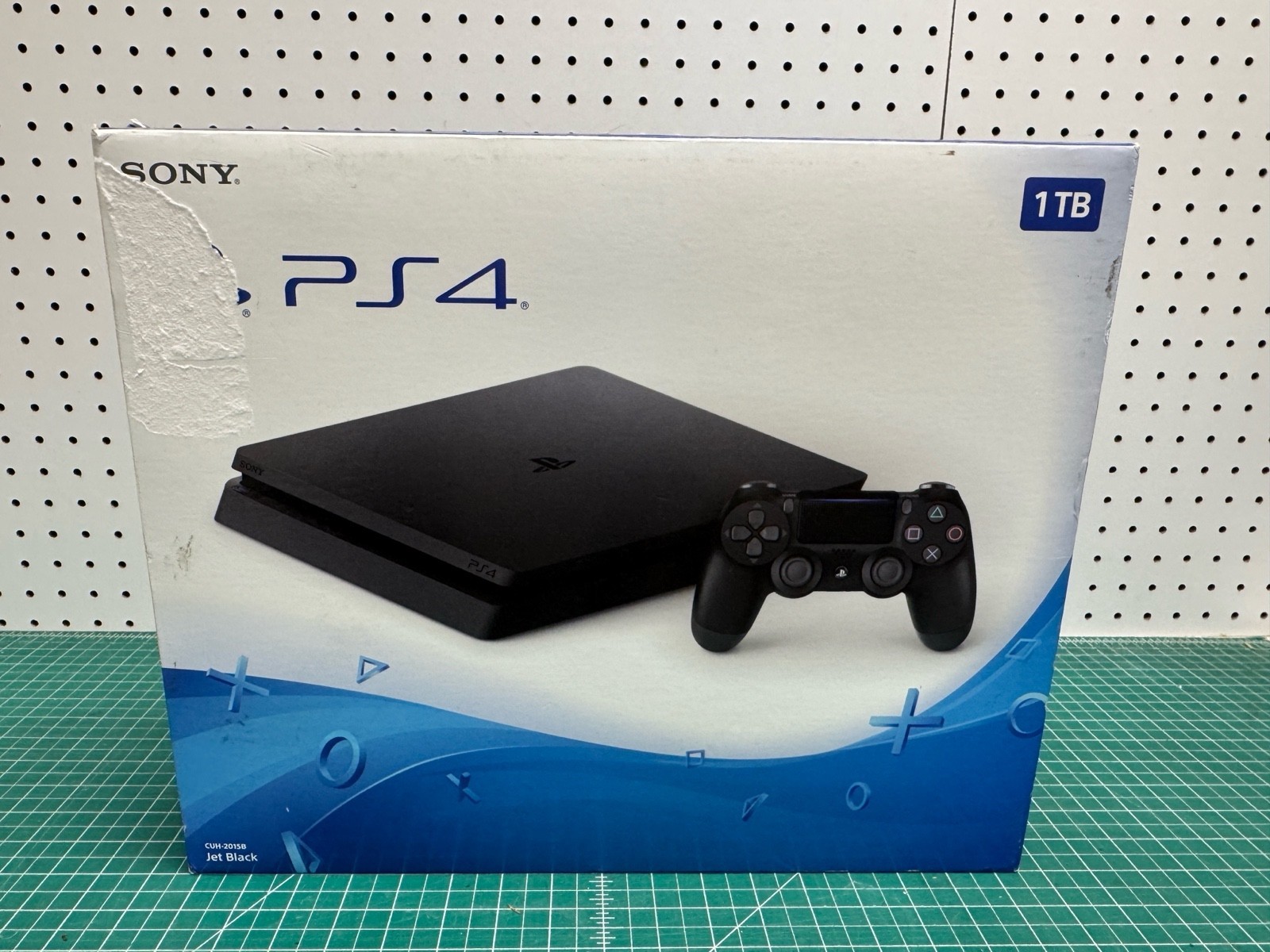 Playstation 4 New in Box 1TB PS4 CUH-2015B Black