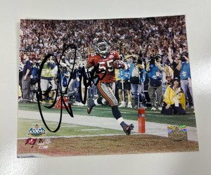 Signed 8x10 Matte Photograph NFL Signed Picture Bucaneers Derrick Brooks