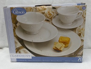 Brand New Everyday Gibson 20 piece dinnerware set
