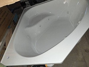 5555 jetted corner tub