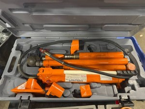$270 Central Hydraulics 10 Ton Portable Hydraulic Puller   Model 44900   Complete Kit