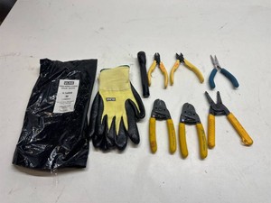 Electrical  Electronics Tool Lot   Data T-Cutter, Wire Stripper, Lindstr m Cutters, Uline Gloves & More
