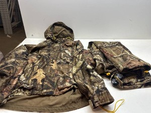 Mossy Oak Break-Up Infinity Hunting Jacket & Pants Set   2XL  XL