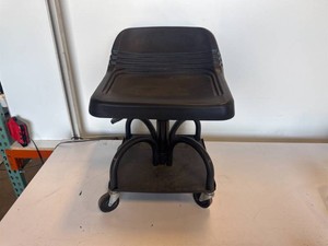 $200 Tool Stud Heavy-Duty Industrial Adjustable Shop Stool   24 29